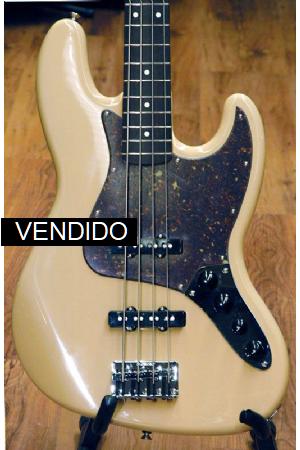 Fender Deluxe Power Jazz Bass Honey Blonde Fender Deluxe Power Jazz Bass Honey Blonde